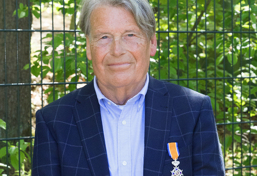 Andre Barendrecht met zijn lintje