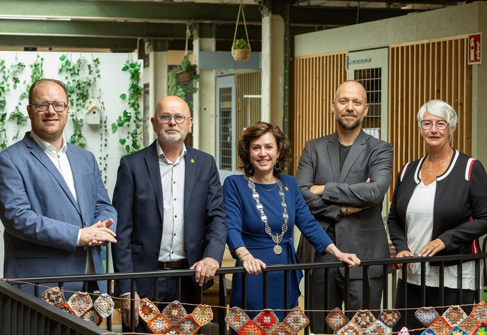 Burgemeester met wethouders en eerste adviseur