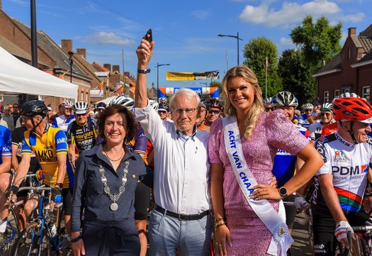 Jan Janssen, burgemeester Lieke Schuitmaker en gastvrouw Amber Somers