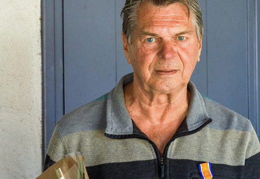 Louis van Bergen met zijn lintje