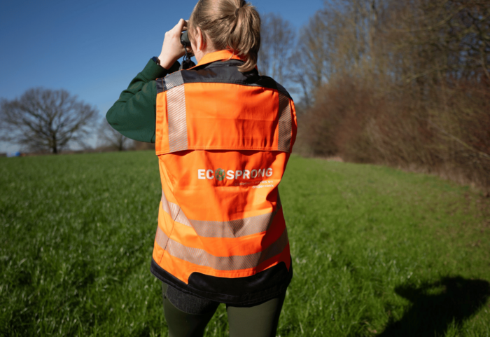 Ecogloog van Ecosprong met verrekijker